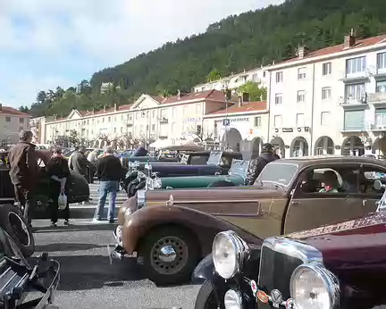 PXL000z813 Sisteron et ses voitures d'époque...